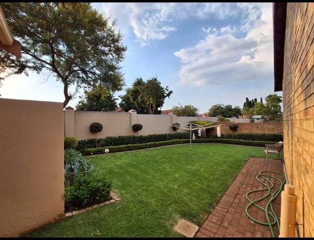 3 BEDROOM HOUSE FOR SALE IN HEUWELSIG ESTATE